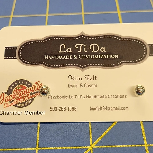 Silver Tone Stud Earrings 0.15" - Picture 1 of 2